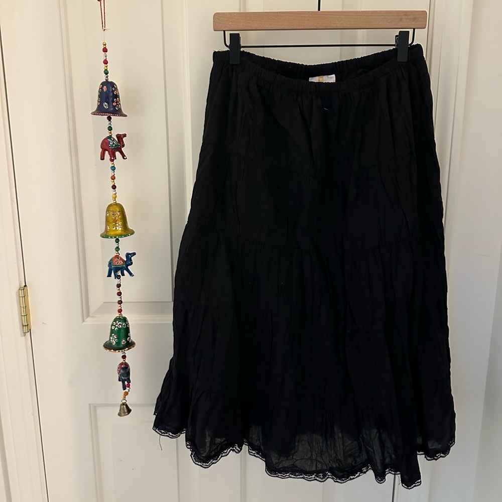 Metro Wear Black Midi A-Line Skirt with Ruffled Hem